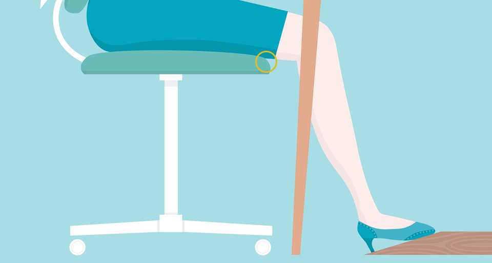 regular las piernas ajustar la silla ¿cómo sentarse bien en el trabajo?
